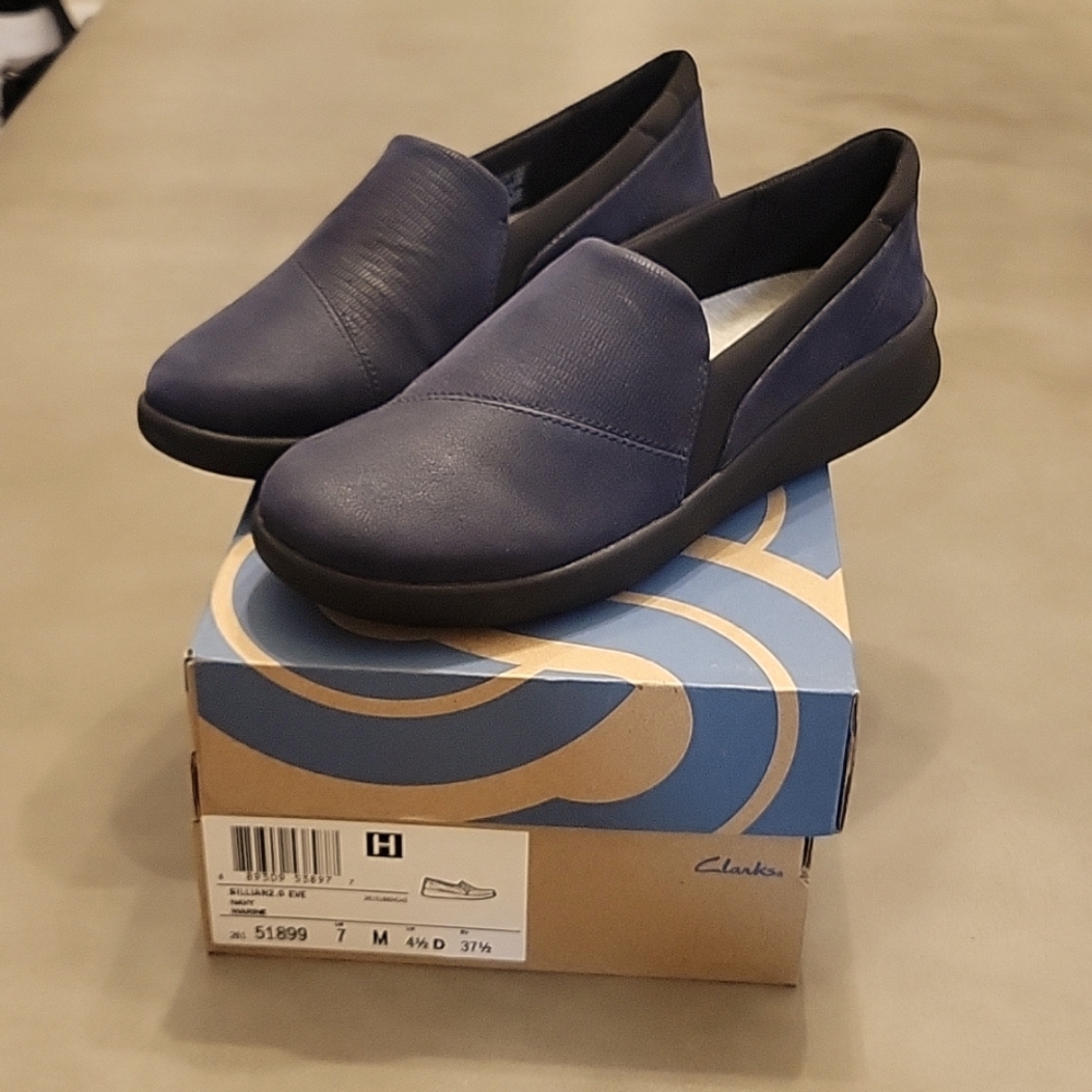 NWT Cloudsteppers by Clarks  Shoe in Navy Women's 7